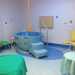 Ospedale Di Venere: la stanza del parto in acqua. Spicca la vasca azzurra in vetroresina ideata per far immergere la paziente a una temperatura costante di 37 gradi. E' inutilizzata dal 2012

